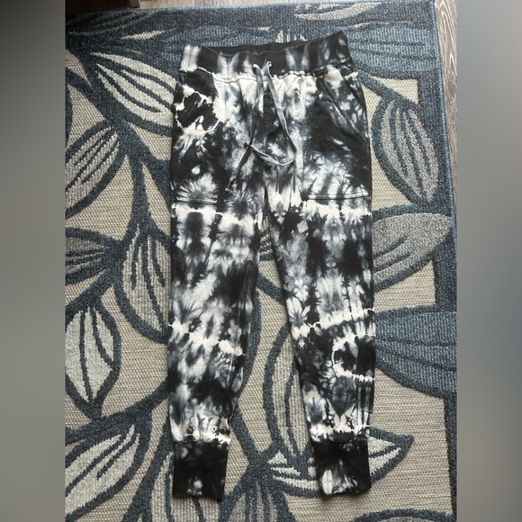 🔥Young Fabulous & Broke Tie Dye Cuffed Joggers - Picture 2 of 9